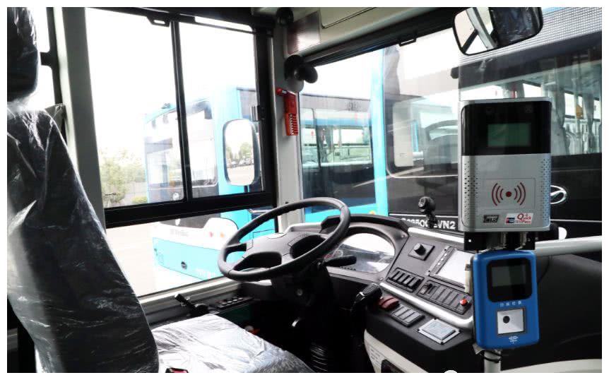 公园里的公共汽车"小巴"来了!对接轨道交通,效劳社区!