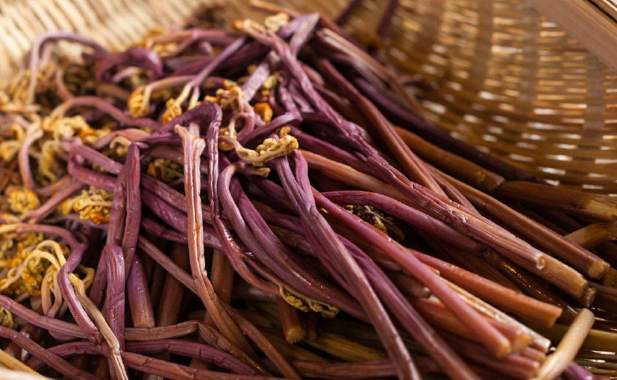 它又叫猫耳朵既能当菜又能入药清明节将近赶紧上山找找