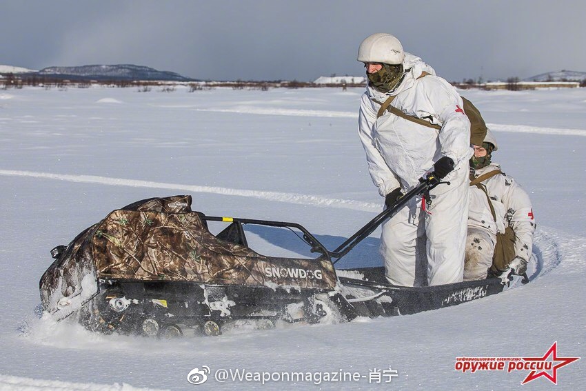 "雪狗"军用电动雪橇拖头,可以克服厚厚的积雪,越野性能优异_新浪看点