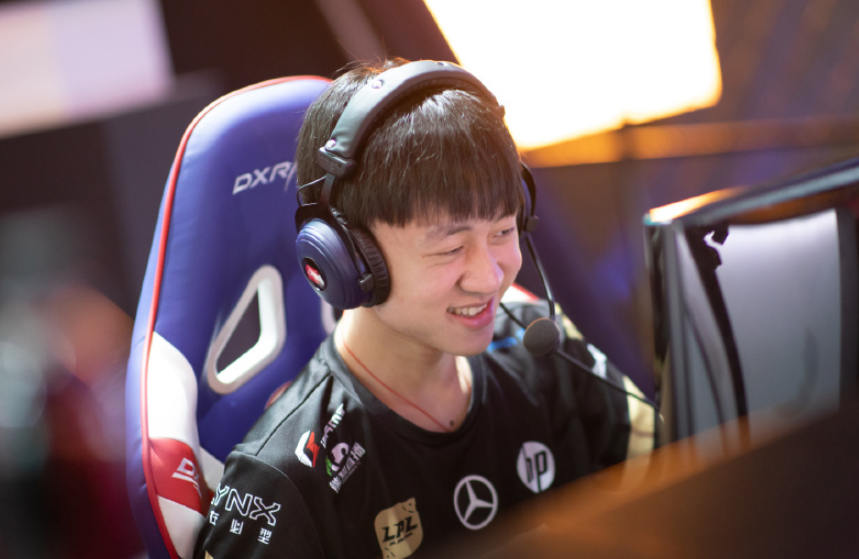 rng小明出道千天礼物瞩目 网友:这也太皇族了吧?