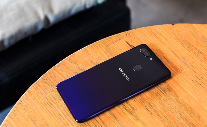 oppor15星空紫图赏大胆渐变配色引领时尚新潮流