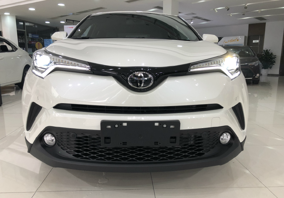 实拍丰田chr纯白色定价14万左右怎么样