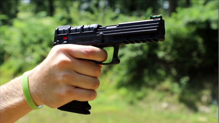 崭新的PMR-30手枪,弹匣供弹靶场射击评测!