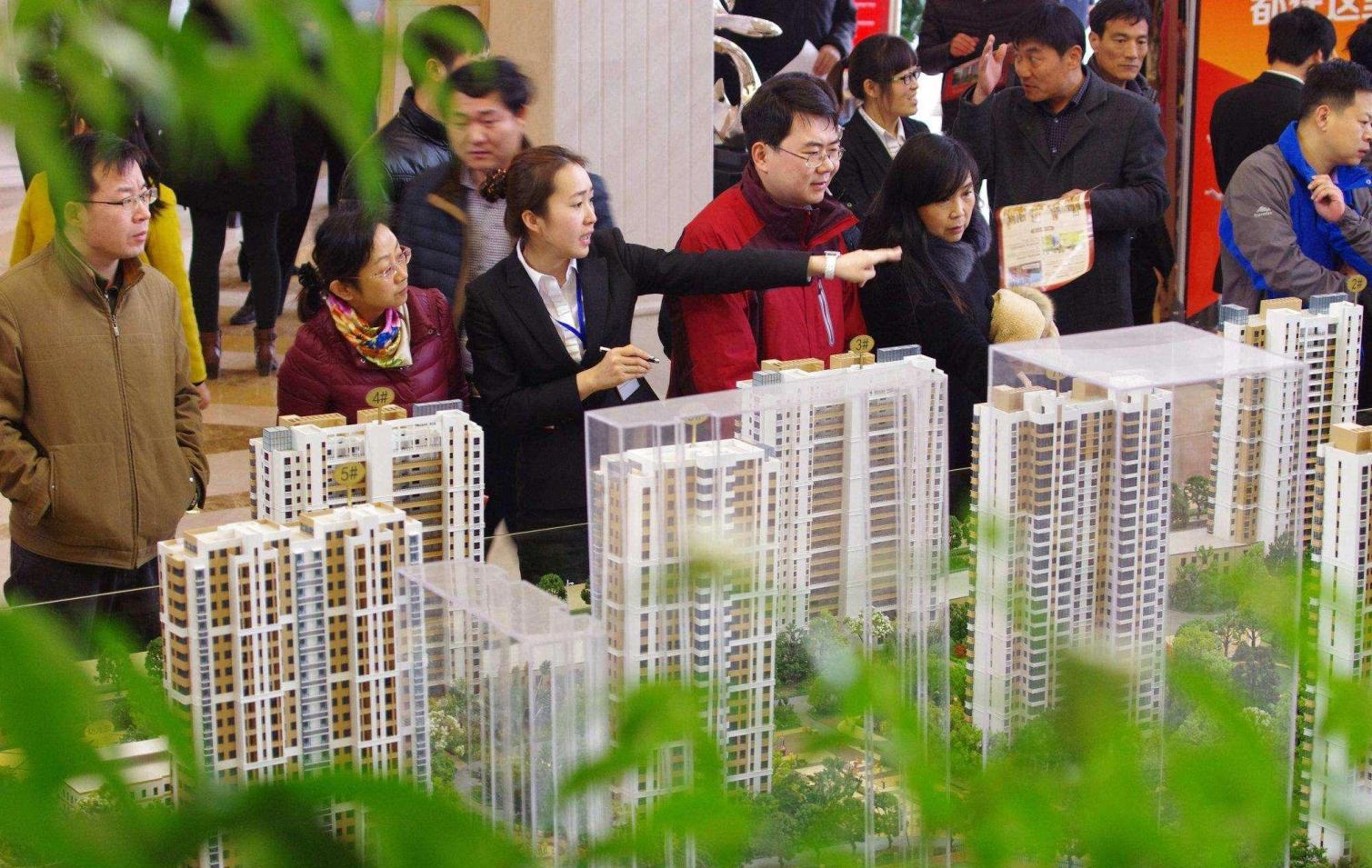 许多人笑着买房, 未来或许哭着也卖不掉! 专家重申房价要跌