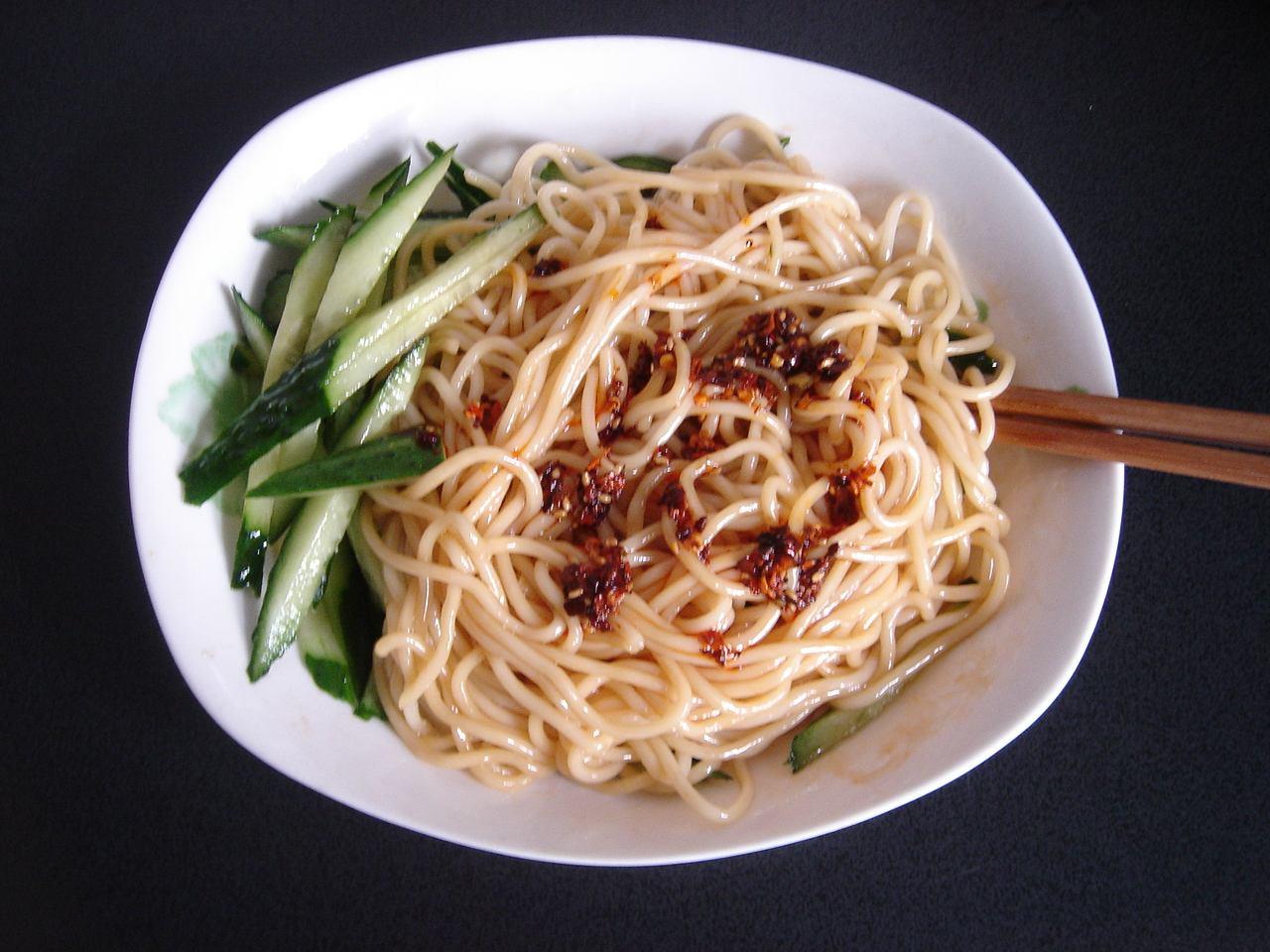 健康又美味的开胃凉面,吃起来清爽极了