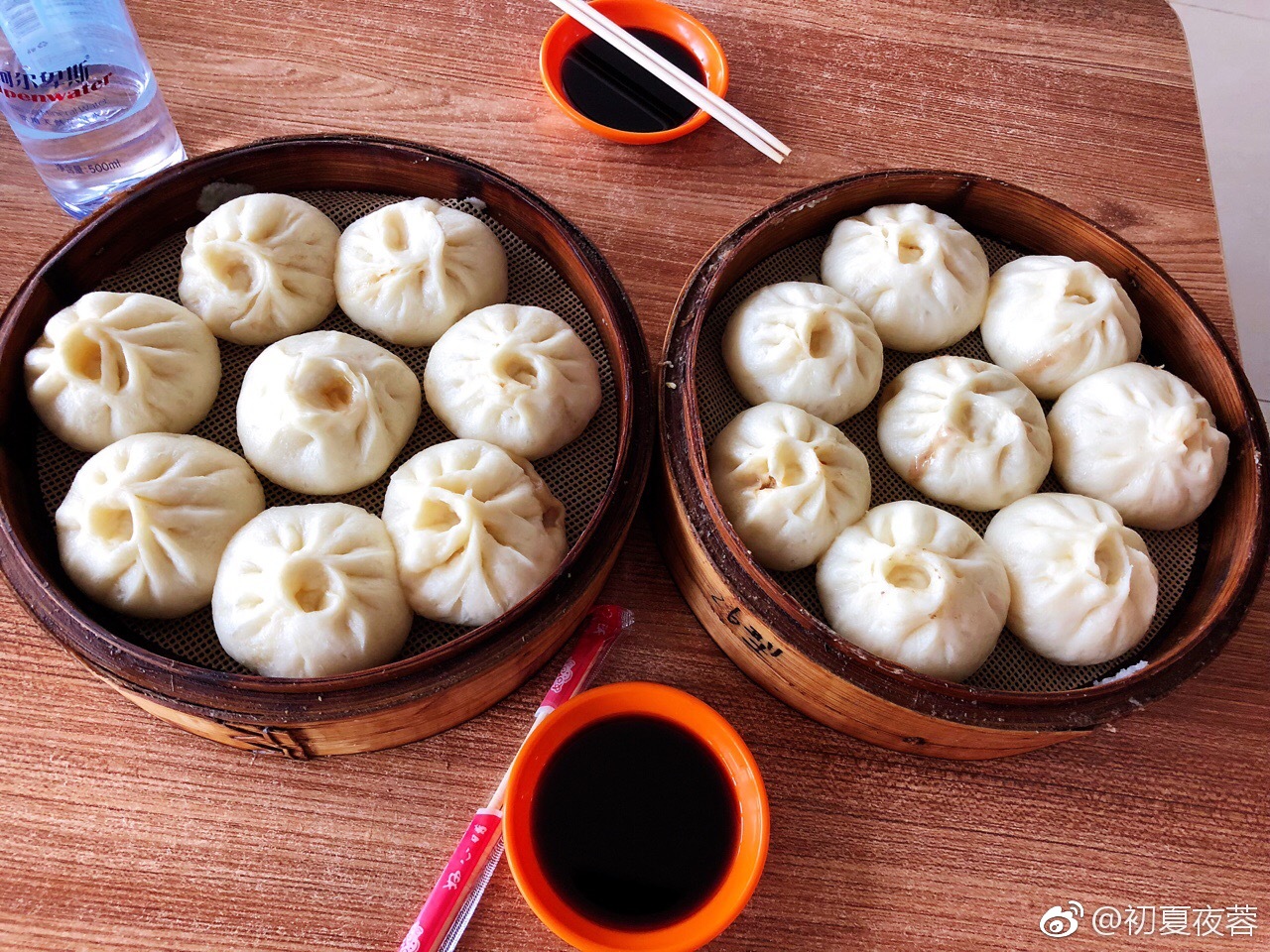 晚餐 牛肉大笼包 猪肉大笼包 南瓜乳酪 跟约了一顿大