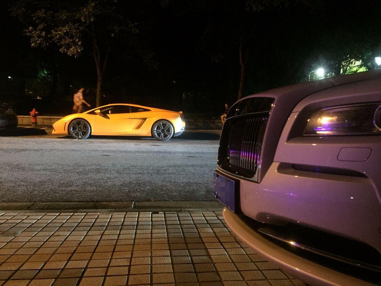 一晚上营业额达上百万,凌晨1点郑恺的夜店门口豪车扎推!