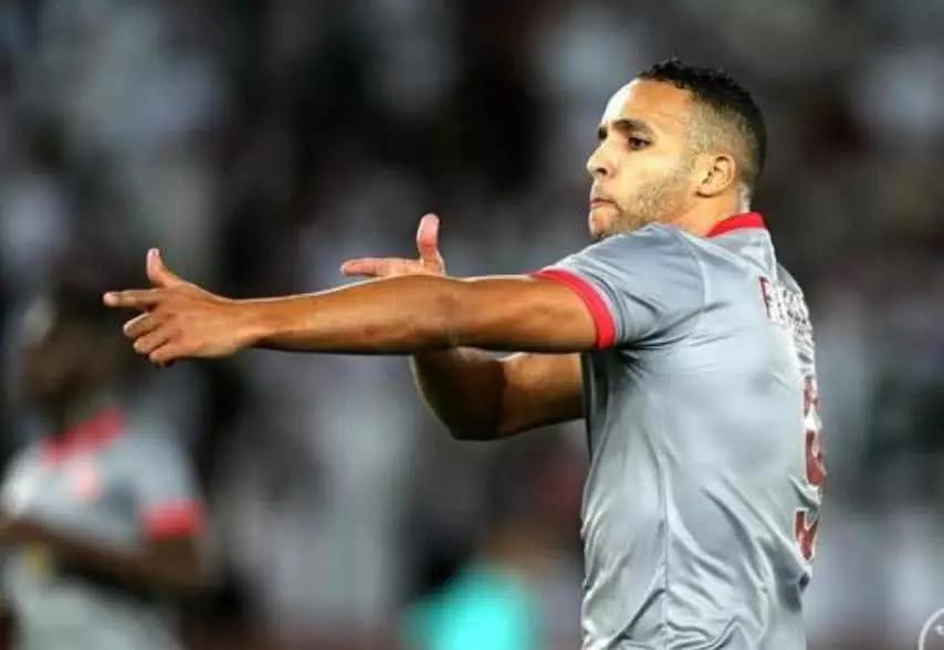 此人就是卡塔尔豪门球队杜海勒(莱赫维亚)的摩洛哥国脚阿拉比,他在本