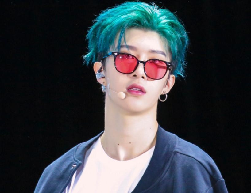 范丞丞微博更新搞笑三连拍表情包,丞星抱怨:福