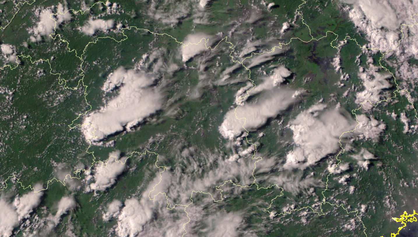 在我国江南地区,午后升起大量的雷雨云团.