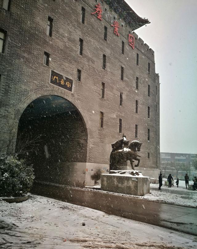 安喜门雪月正飘时