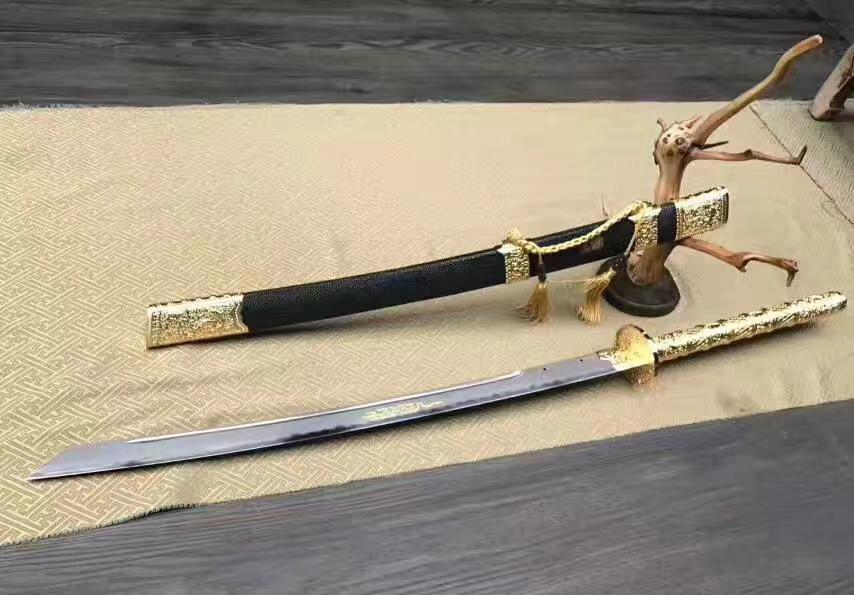 揭秘! 为什么很多传统大刀的刀背上会打两个孔?|刀背|菜刀|铁环_新浪新闻