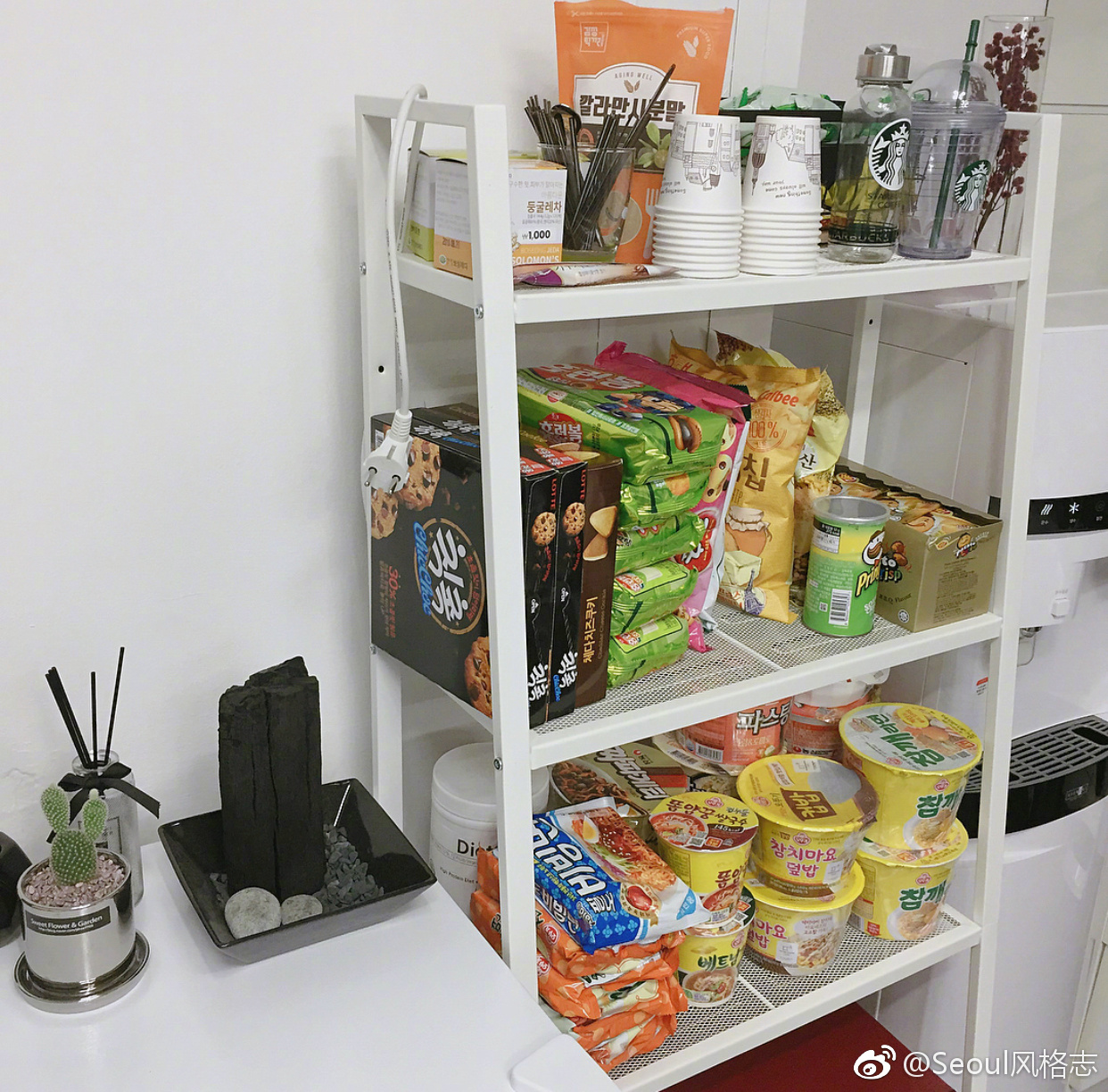 无论家里,办公室还是教室,简直迷你便利店级别的囤零食区