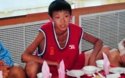 看看哈登和詹姆斯小时候照片再看看姚明周琦网友不敢相信
