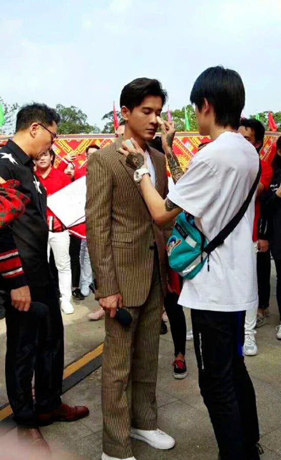 众星出席活动王祖蓝气场十足乔振宇身高抢镜刘恺威帅气逼人