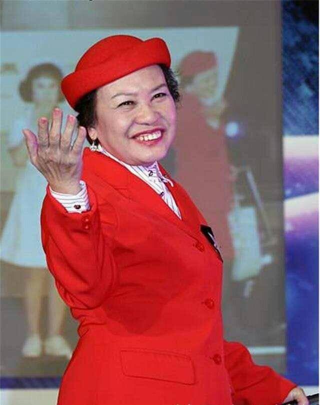 余慕莲老师是真的很值得敬佩的一位明星,看到这里的你,是不是更加了解