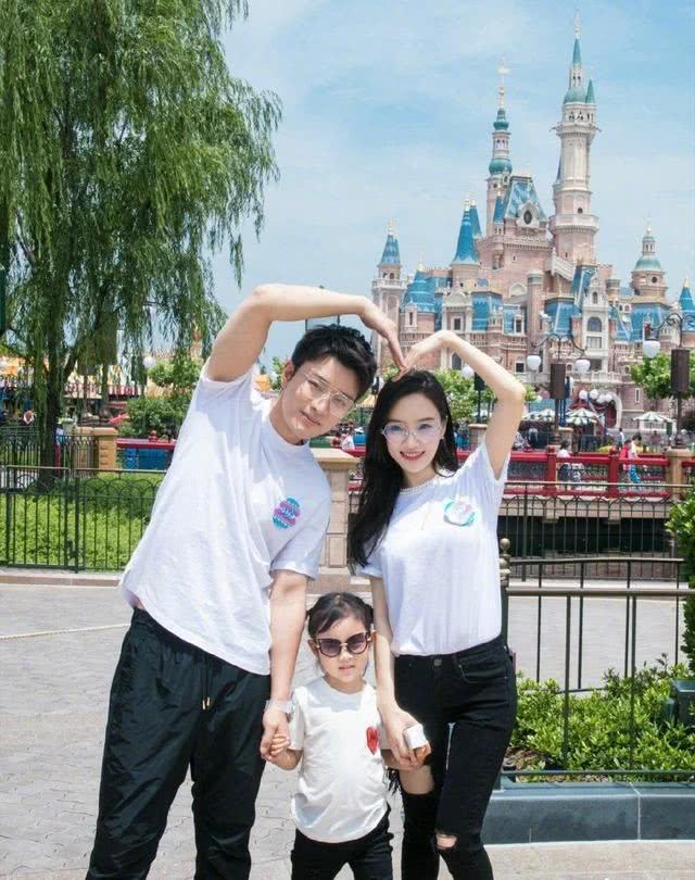 甜馨舅舅一句话, 还原了贾乃亮李小璐一家三口, 幸福的模样!