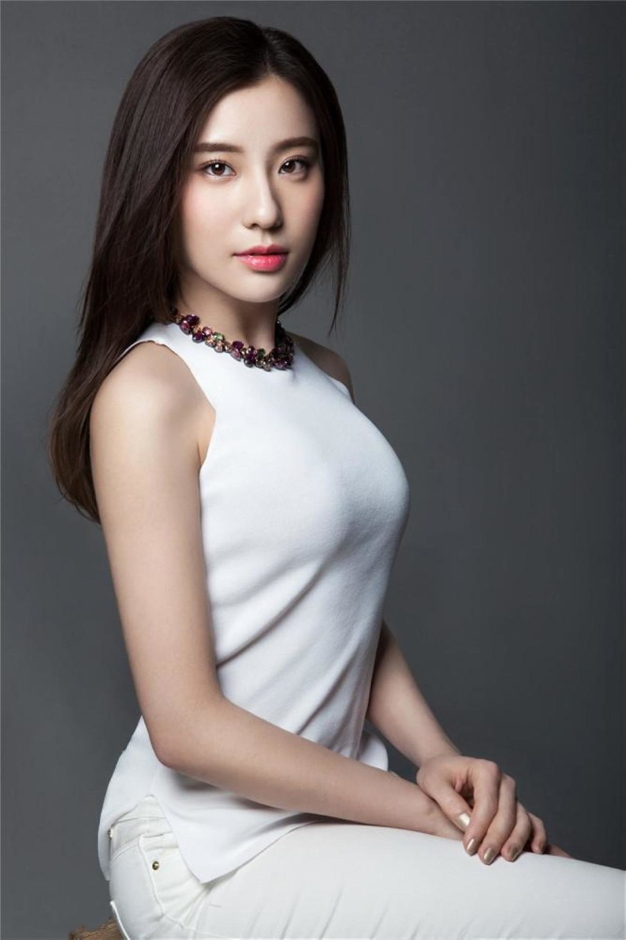 鲍天琦娱乐圈一颗冉冉升起的新星有着北电最美女生之称