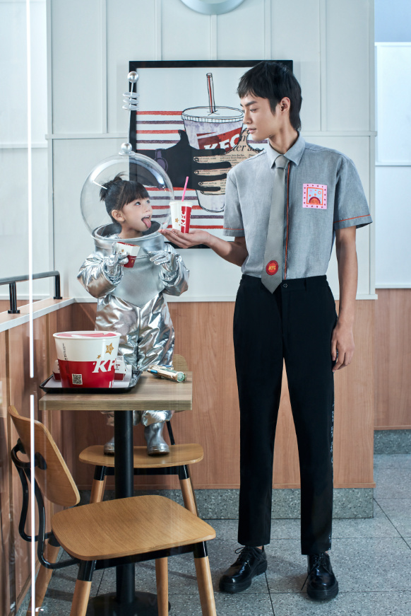 肯德基牵手安娜苏 解锁大牌感工作服打开方式