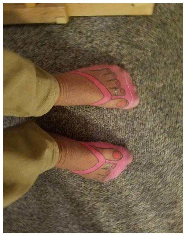 妹子,你这双是袜子吧,怎么那么像鞋子