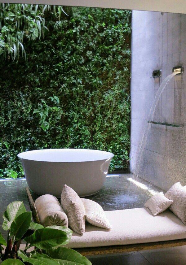 没有什么是不能用在户外的,户外浴室,你敢尝试吗?