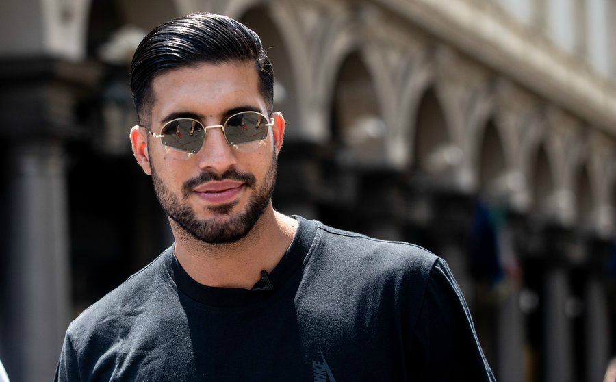 尤文新援埃姆雷詹游览都灵墨镜背头霸气十足