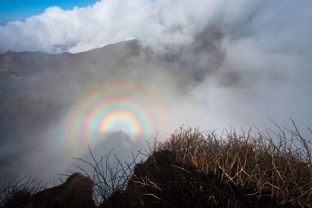 被天地劈成两半的山,山顶常常显现佛光,你们知道吗