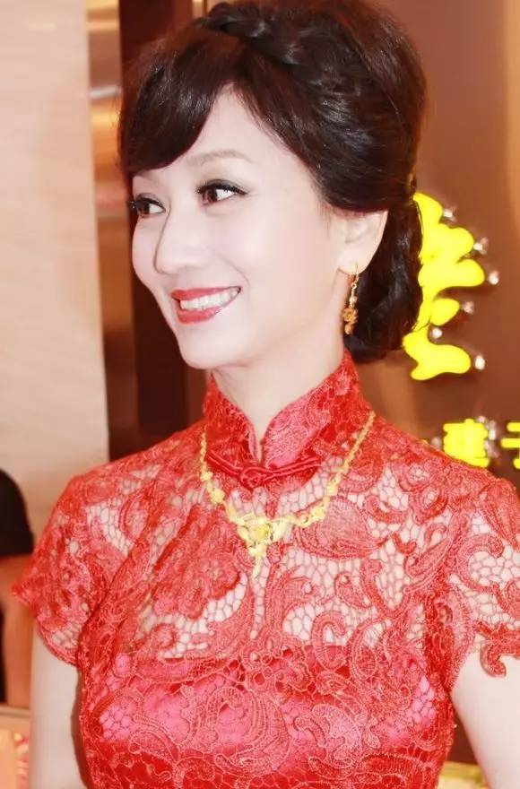 国内女星旗袍大pk,展现特有的东方韵味,你觉得谁穿的最美?