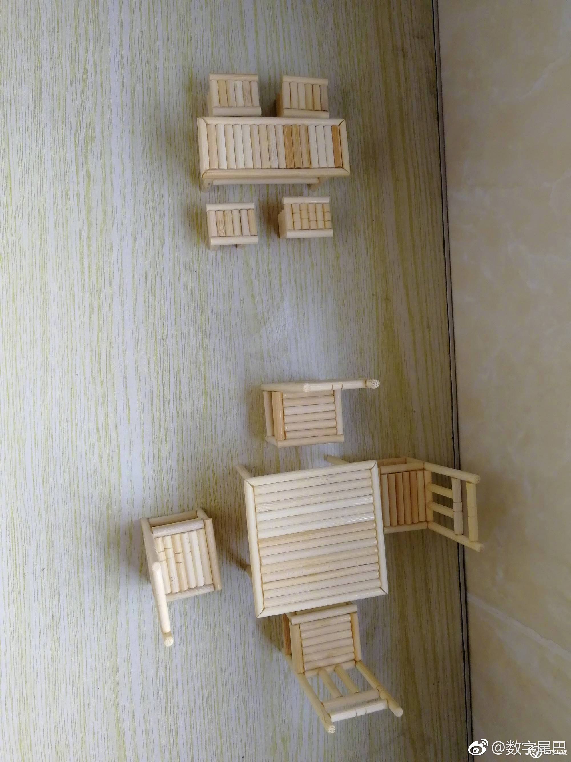 来看看这位尾巴用一次性筷子和胶水做的小玩意吧