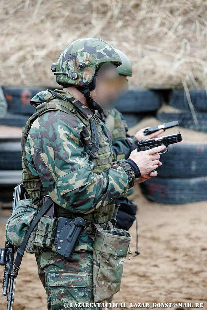 俄罗斯特种部队训练 居然要装备五种手枪真不嫌乱