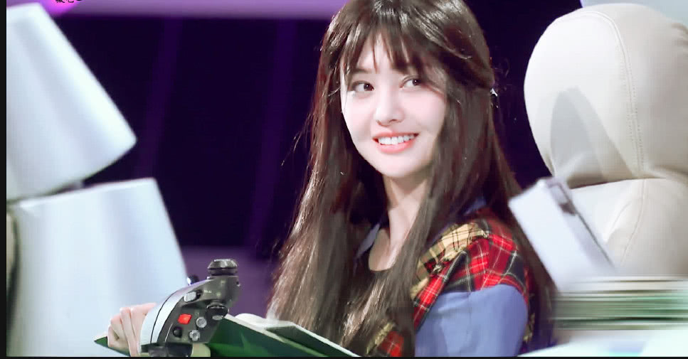 可甜可萌可霸气的郑爽经理人笑的像个孩子 完全被萌到了