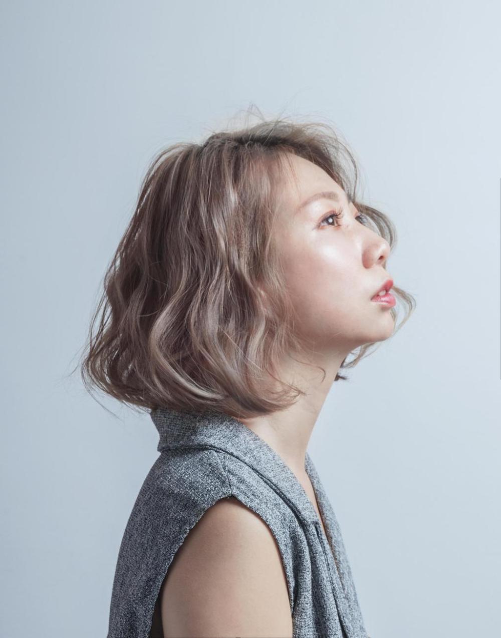 又到发型换季潮20款春夏女生短卷发攻略