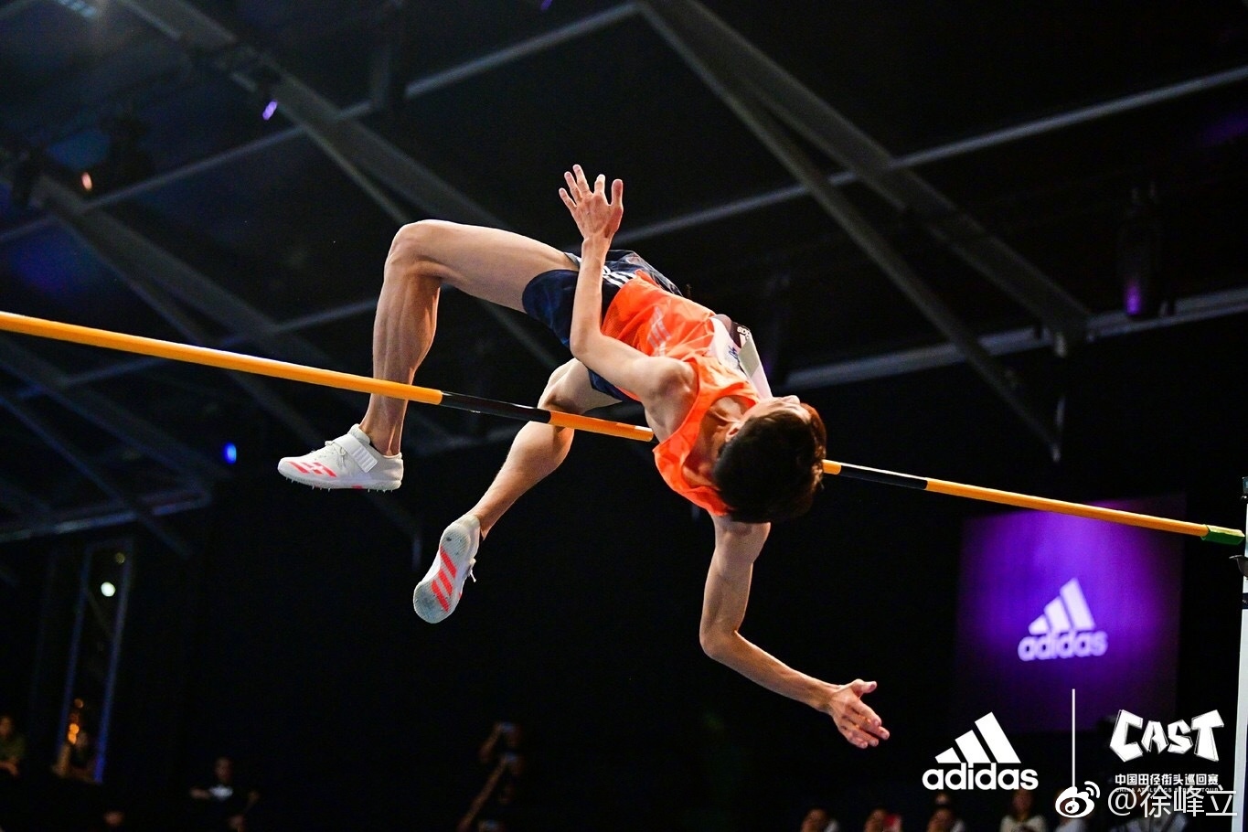 感受一下来自亚运会跳高冠军王宇的biubiu暴击跳高界的吴彦祖