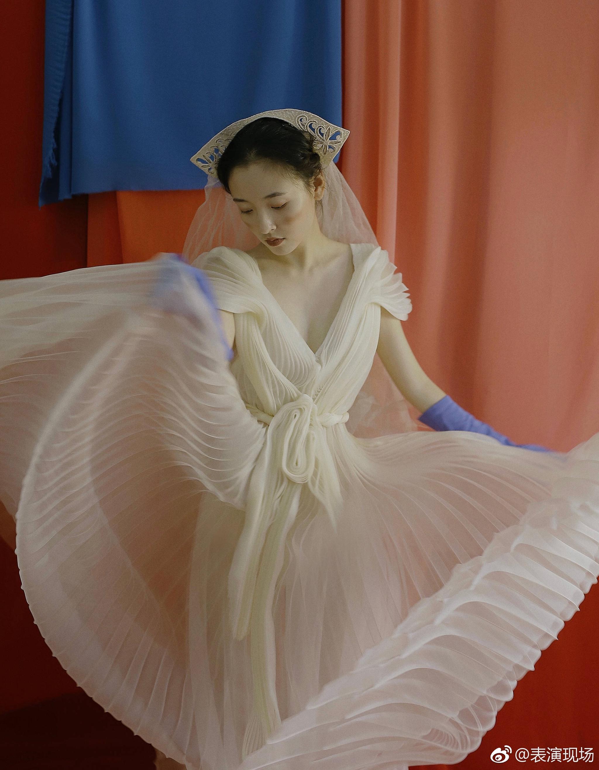 吴倩就很适合去演举重妖精金福珠这种年度屠狗大剧呀她太灵了