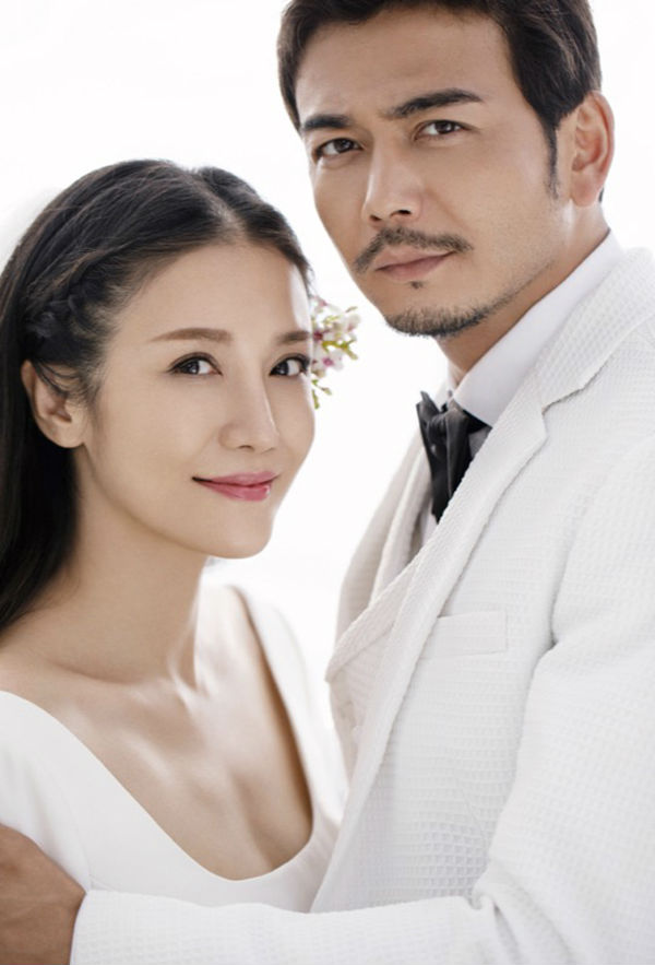 杨烁结婚照浪漫温馨 海岛上谱写爱的篇章