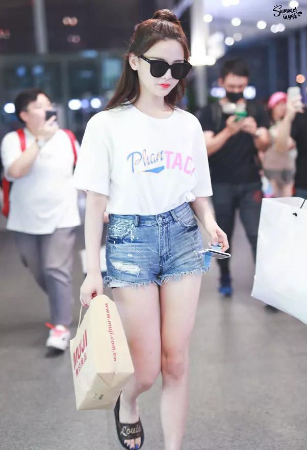 有一种裤子叫杨超越的"安全裤"!永远露在外面!网友:太撩了!