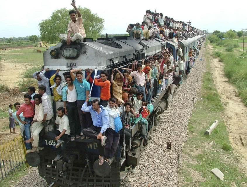 定格印度民众"挑战极限"的9个画面,看似不寻常,实际当地普遍