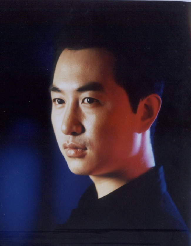 此人凭一曲红遍全国,出道就和天后同居,却34岁去世死因成谜