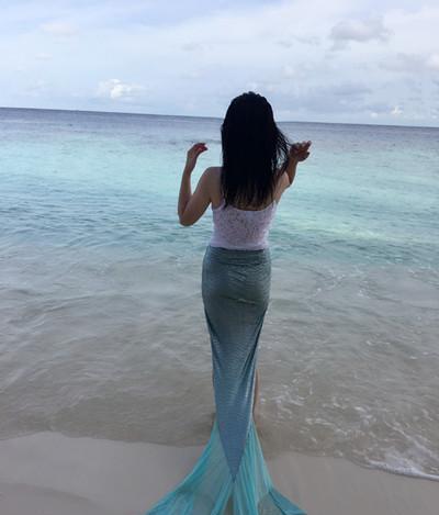 杨钰莹是出了名的不老女神,这不她在微博中晒出自己的泳装照惹起网友