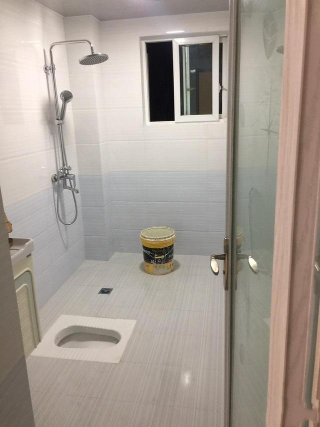 邻居看到我们家的厕所,都嘲笑不已,都说是公共卫生间的档次!