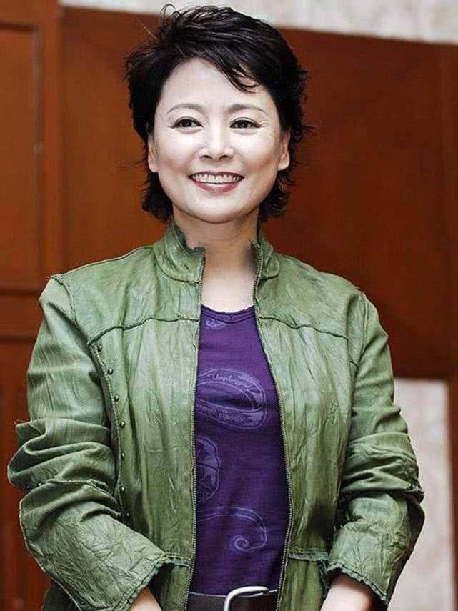 人人都想娶的女星拍第一部电影就红了今自然老去的脸很优雅