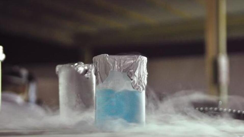 将氧气液化后装入瓶内,一口喝掉会有什么感觉?科学家给出答案