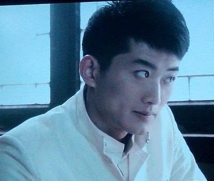 吴建国扮演谢文东创造70亿影视点击,孙红雷微博三字吐心声引期