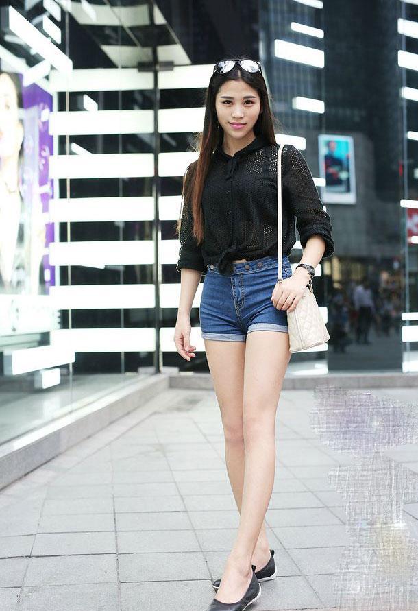 女人穿搭紧身裤, 特别的好看, 夏天穿就很显活力感