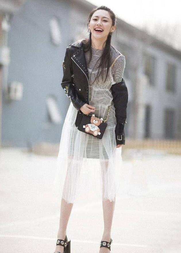 杨幂旗下的黄梦莹,气质穿搭也是非同凡响