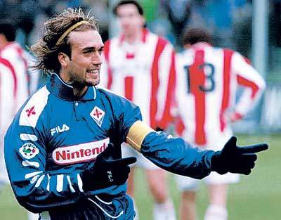 巴蒂激情爆炸的机关枪庆祝和比他庆祝更爆炸的bati-goal,让人无法不爱