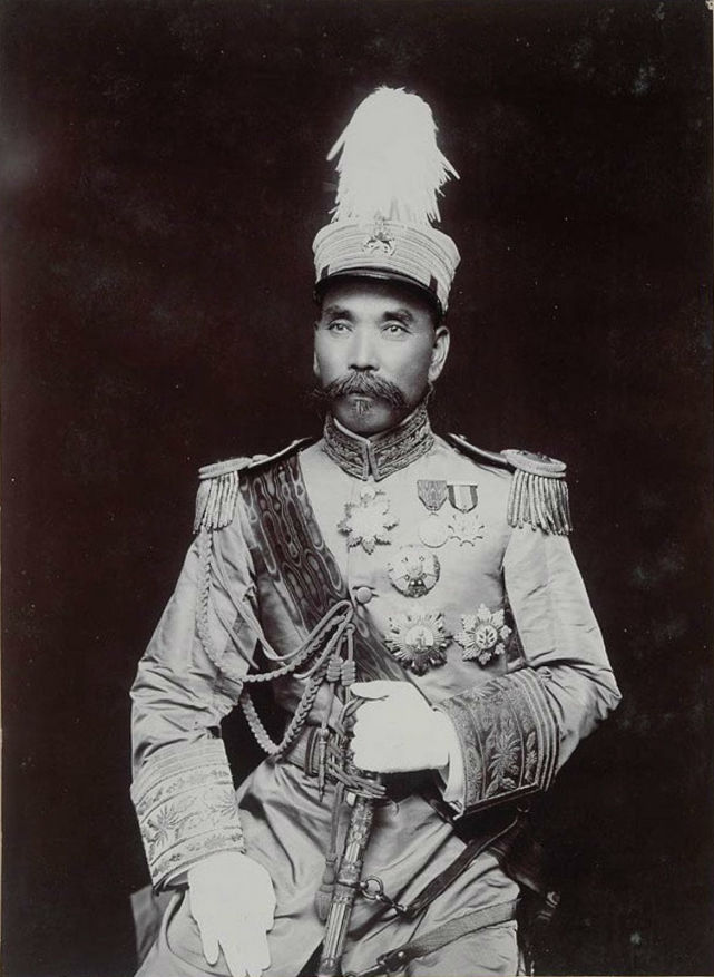 民国大军阀:母亲被其气死,舅舅来讨说法,见此幕却夸他必成大器