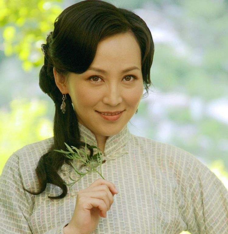 出道二十年都不红,25岁嫁给导演生娃,今丈夫用整部戏来捧红她