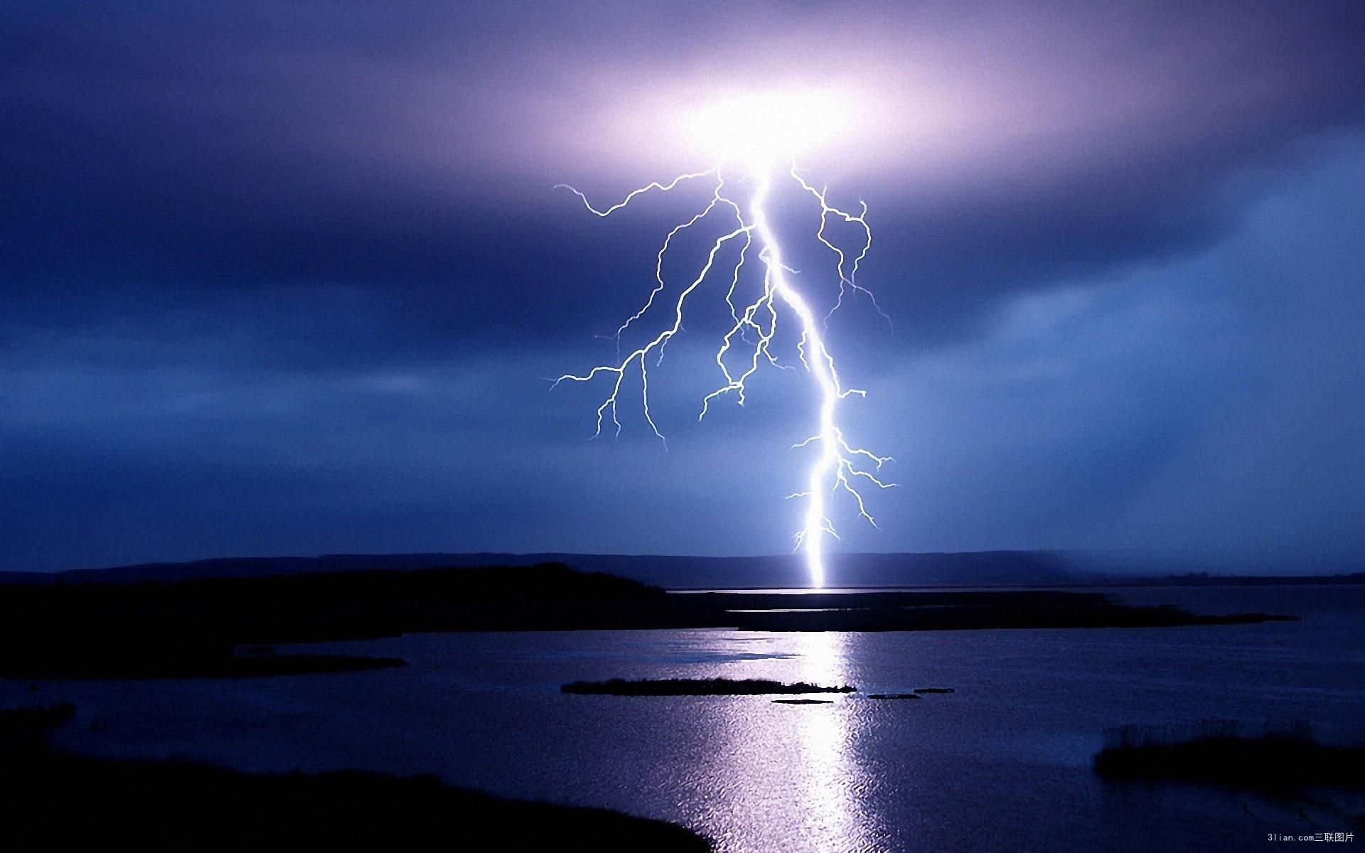 寡妇种田养儿女和公婆,却遭遇旱灾,男子犯天规施法降雨救灾