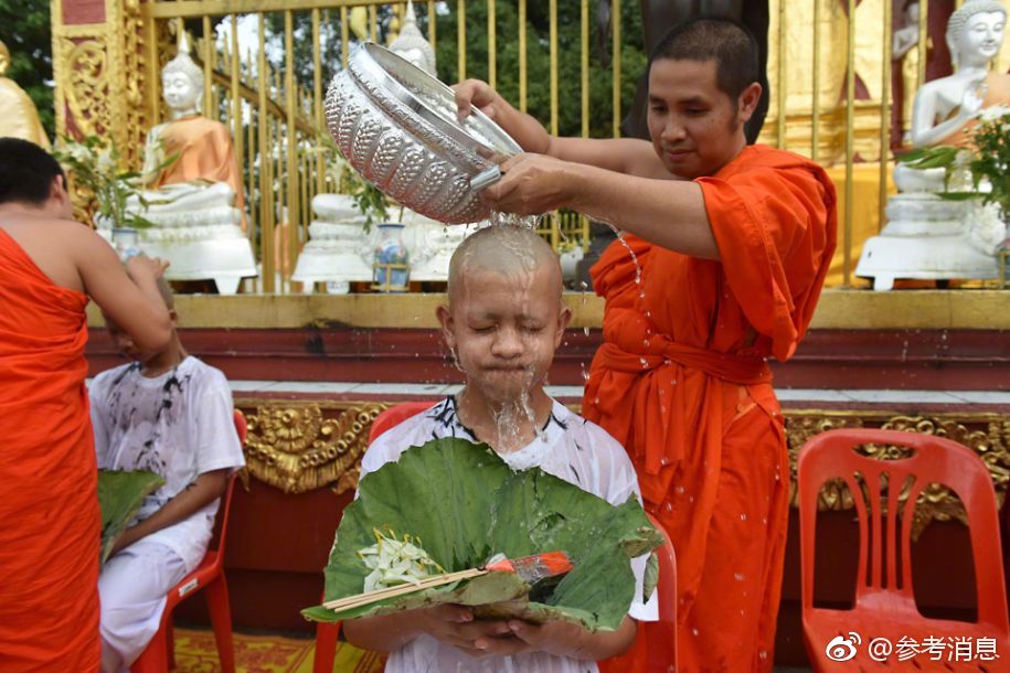 泰国获救少年足球队成员剃度 将短期出家